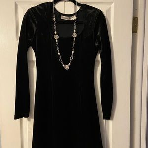 Women’s black velvet dress